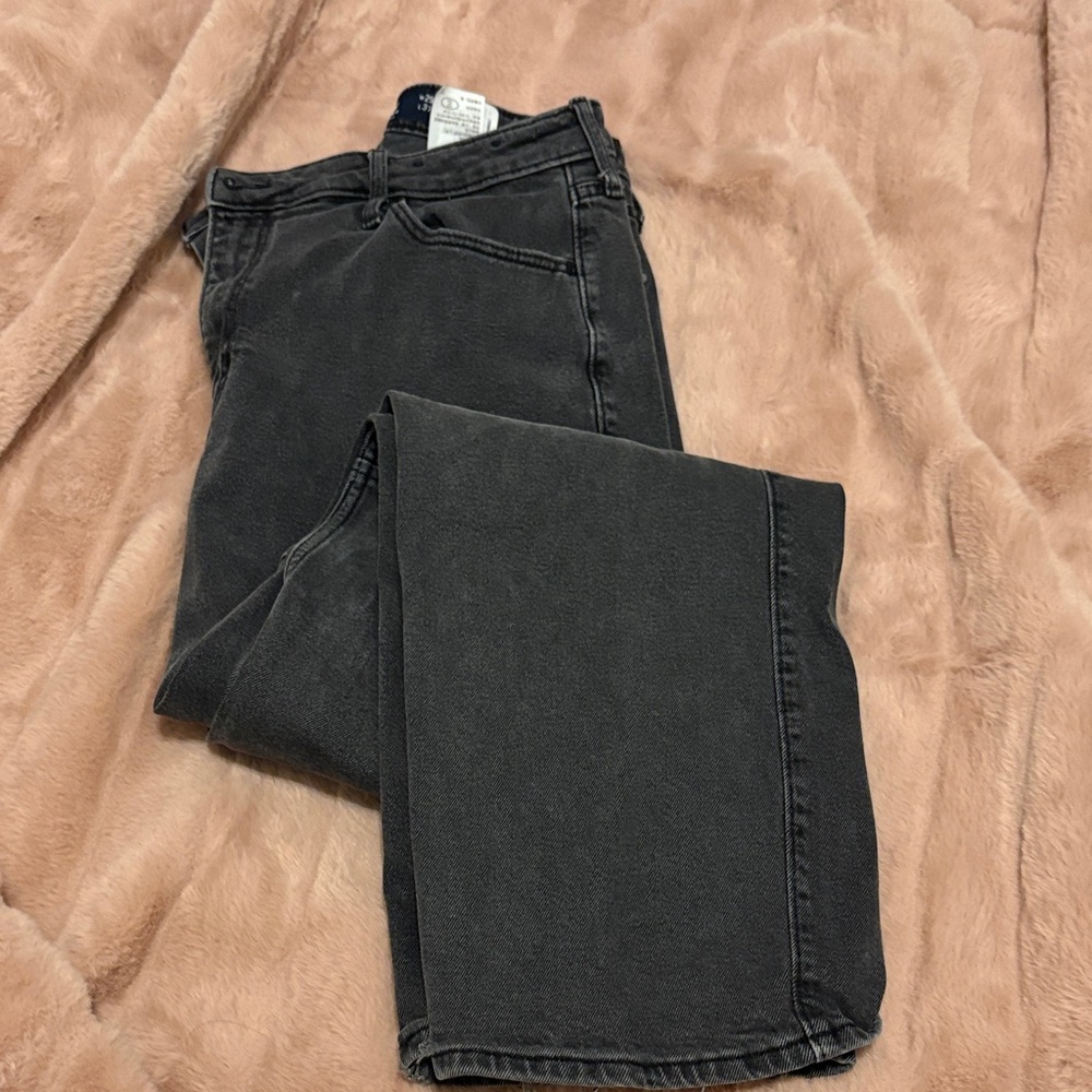 Woman’s black dad Jeans